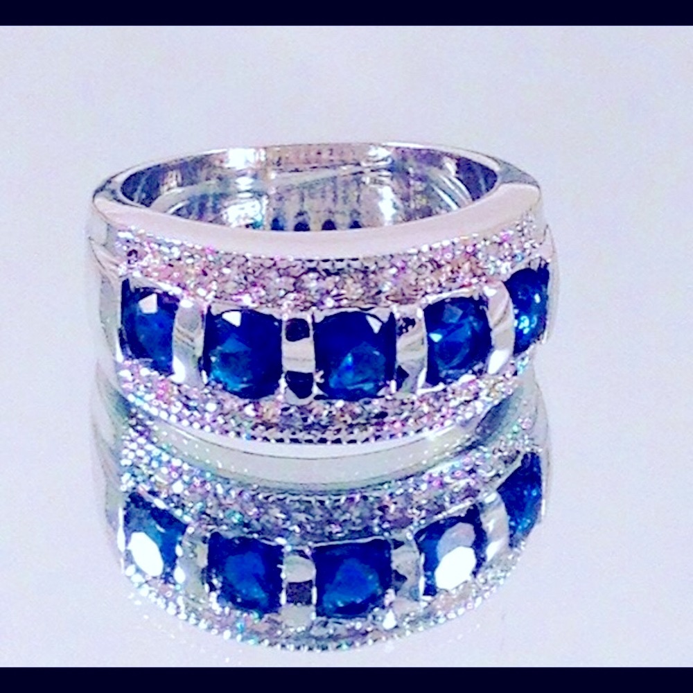 Men/women Sapphire Ring with crystals. Gold plated